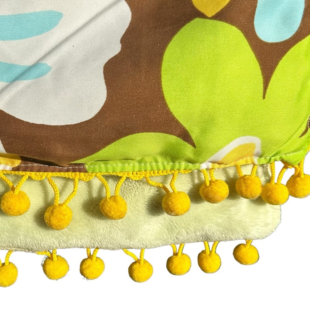 Green aloha print beach blanket - Picture 3 of 14